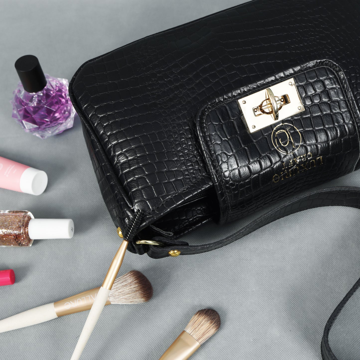 Elegant Black Croco Print Handbag for Women – Timeless & Versatile