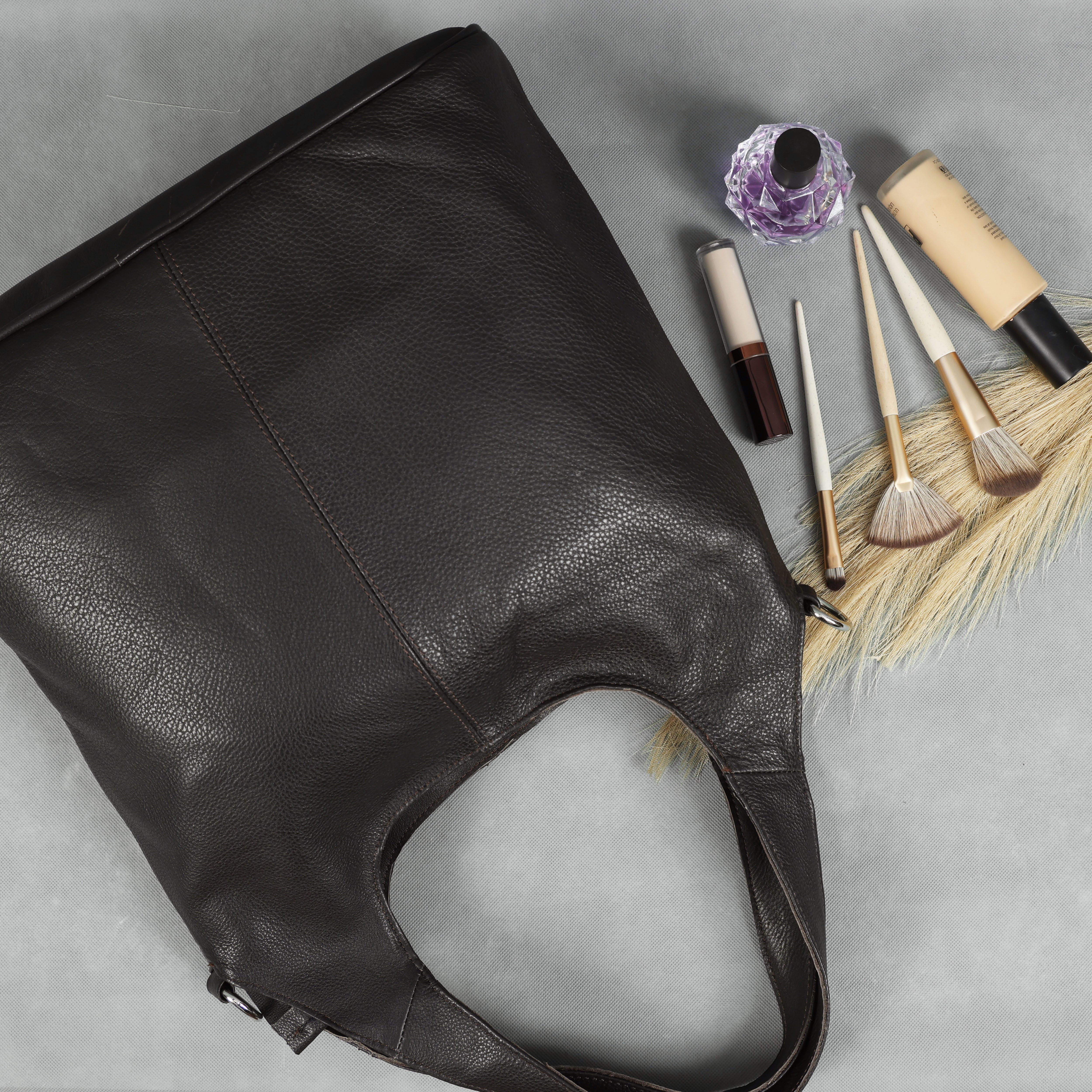 Elegant Brown Leather Shoulder Handbag / Tote Bag for Women – Office to Evening Versatility
