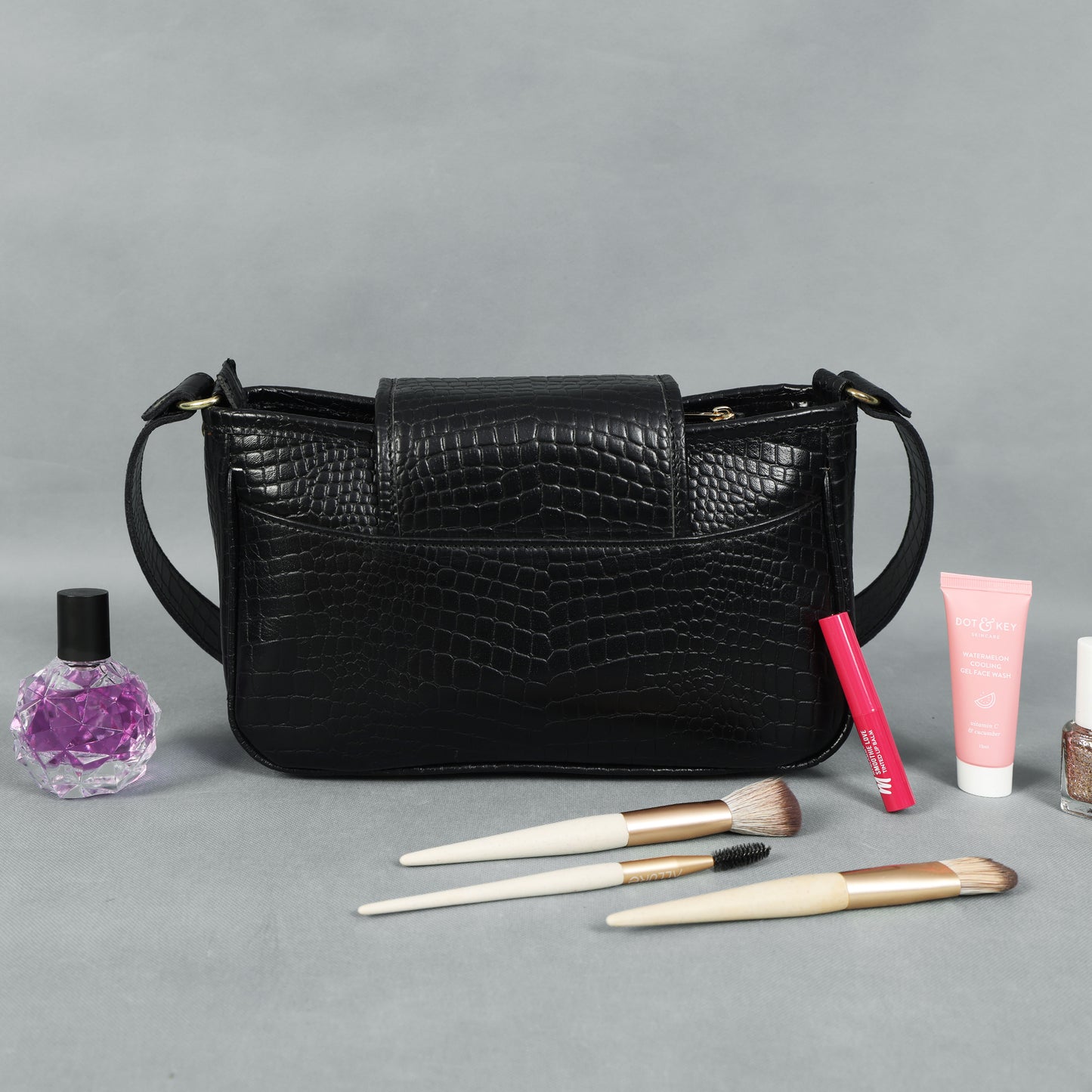 Elegant Black Croco Print Handbag for Women – Timeless & Versatile