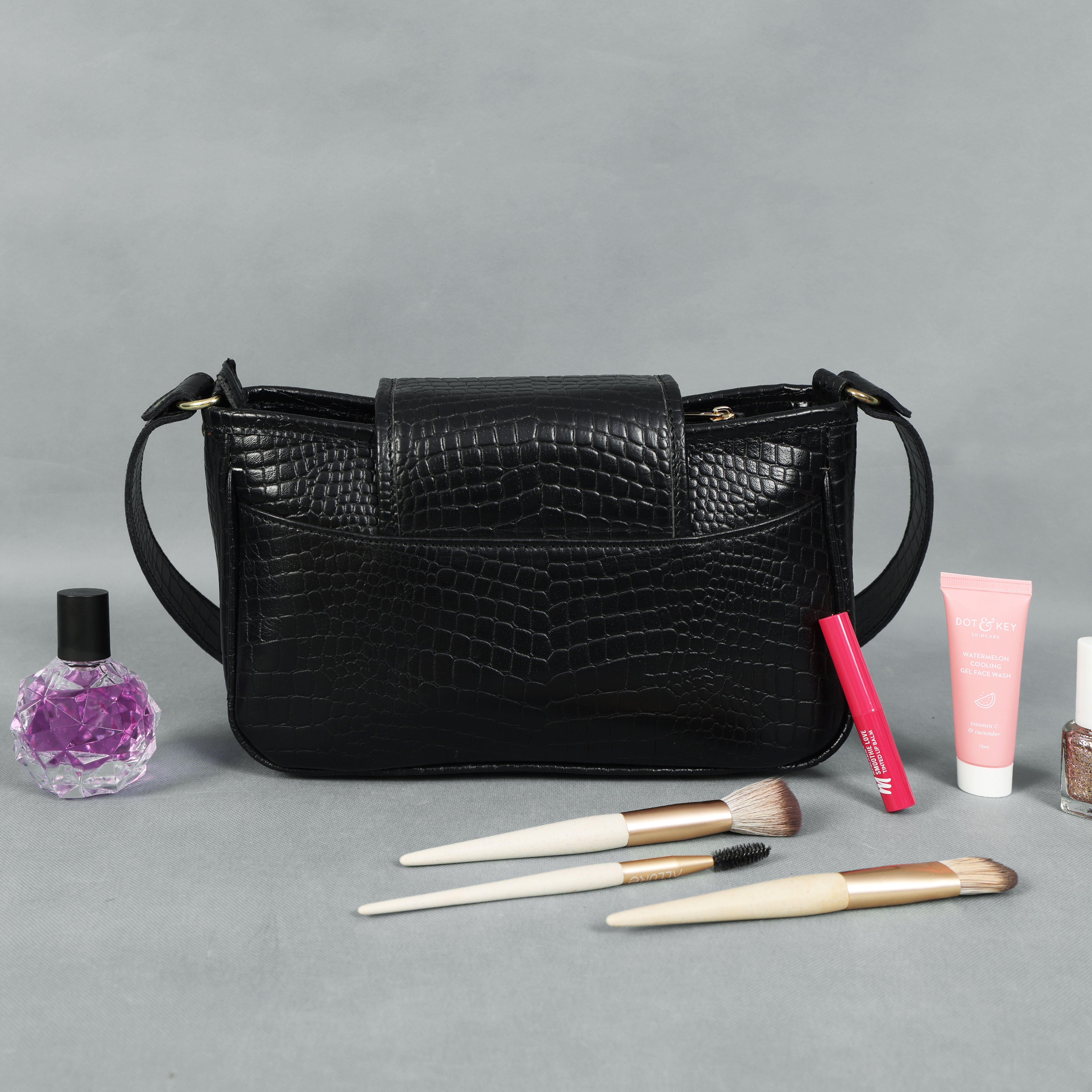 Elegant Black Croco Print Handbag for Women – Timeless & Versatile