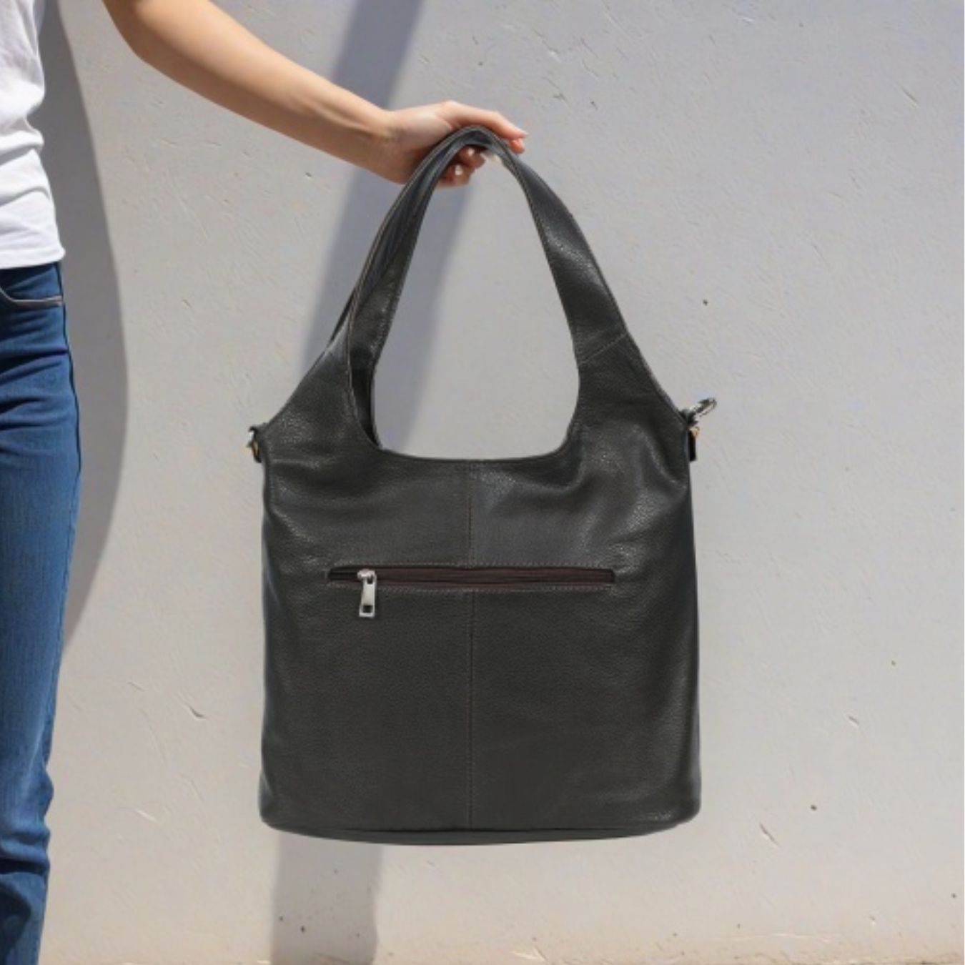 Elegant Brown Leather Shoulder Handbag / Tote Bag for Women – Office to Evening Versatility